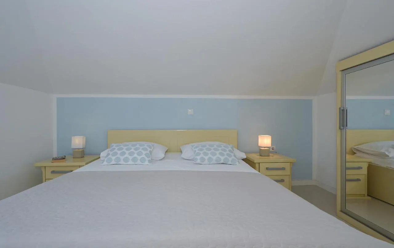 Villa Klaudia Trogir 0*,  Kroatien