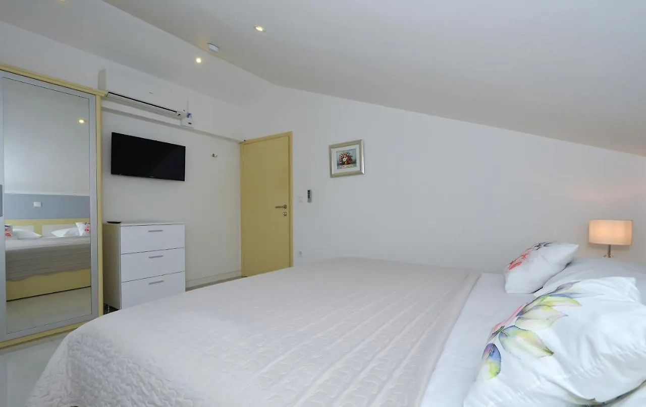 Villa Klaudia 0*, Trogir Croatia