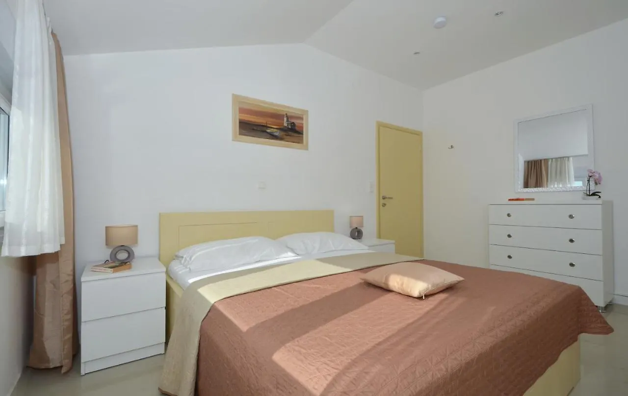 Villa Klaudia Apartman Trogir